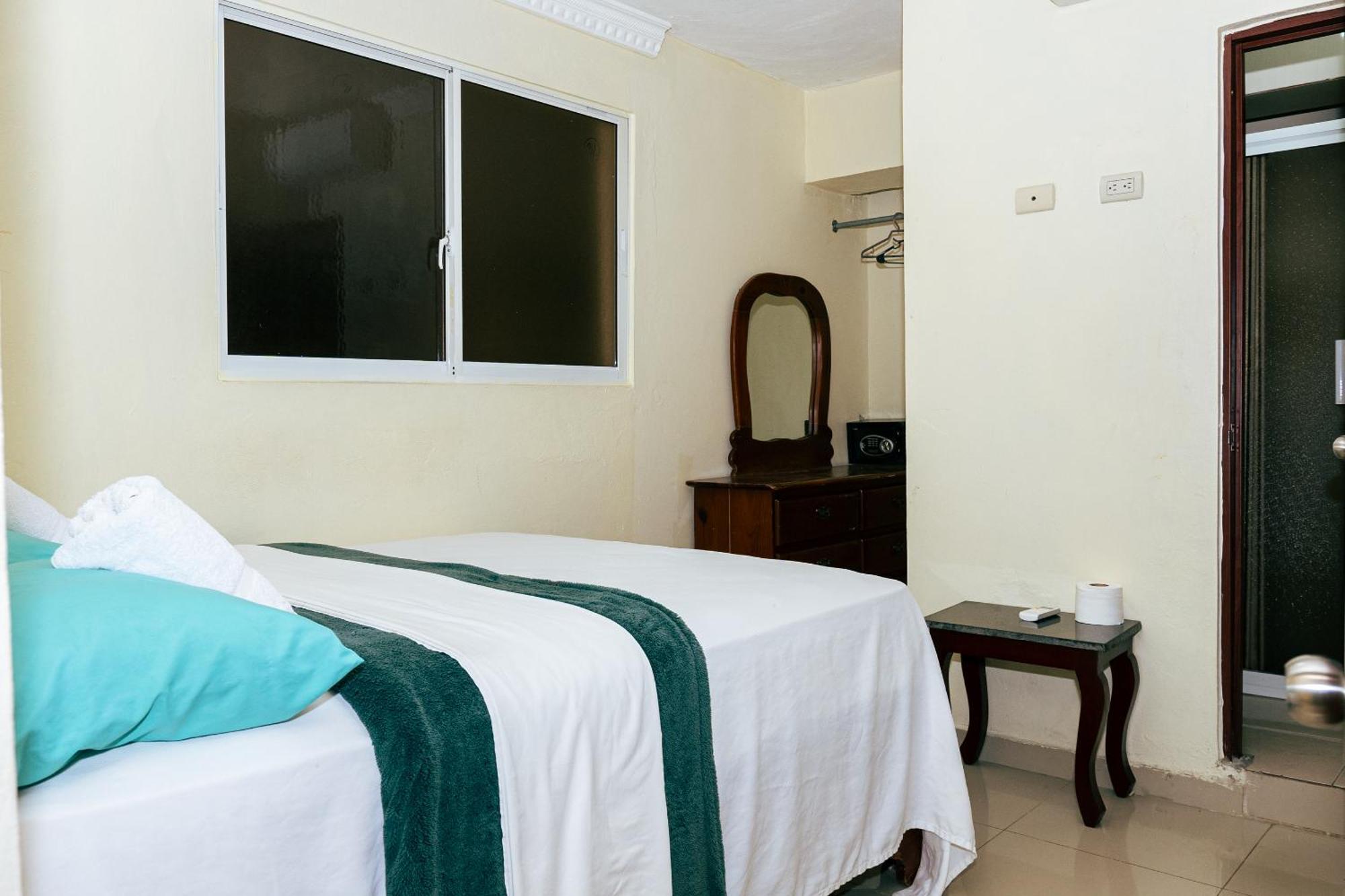 Bnb Tropical Island Aparthotel - Corales Del Sur - Santo Domingo Este Exteriör bild
